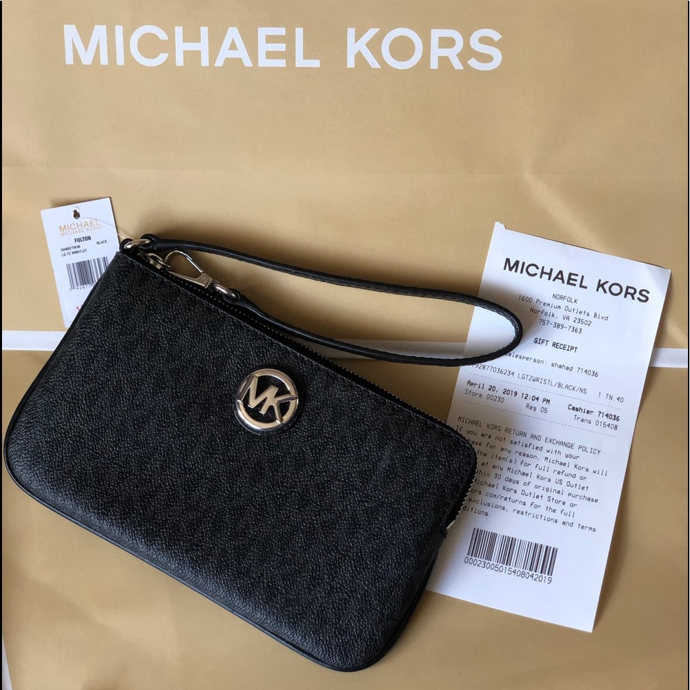 NWT Michael Kors Signature Acorn Wristlet Clutch